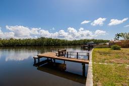 Picture of 9439 Sun Isle Drive Ne, St Petersburg, FL 33702