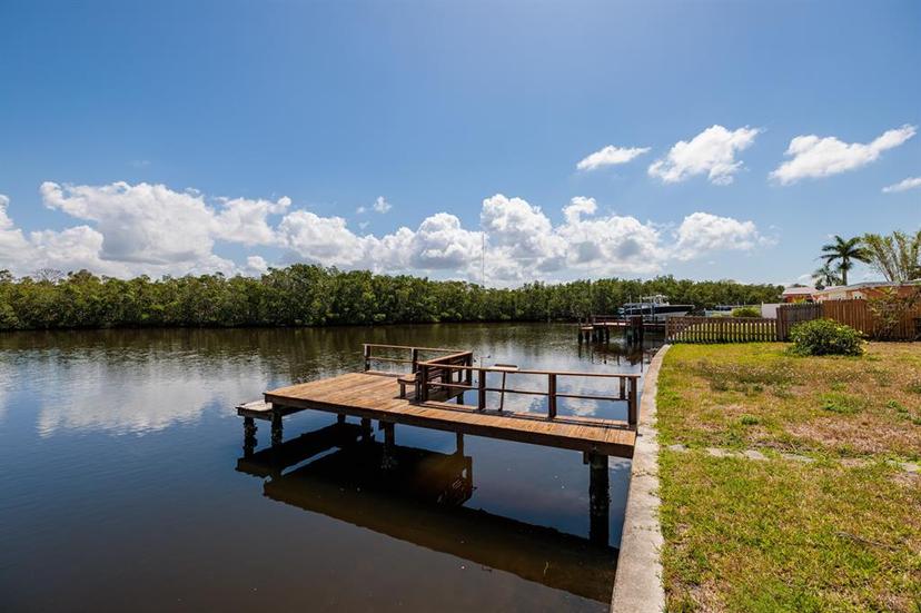Picture of 9439 Sun Isle Drive Ne, St Petersburg FL 33702