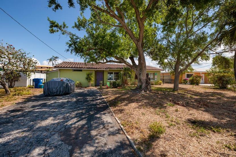 Picture of 9439 Sun Isle Drive Ne, St Petersburg FL 33702