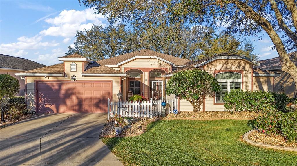 Picture of 4822 Sawgrass Lake Circle, Leesburg, FL 34748