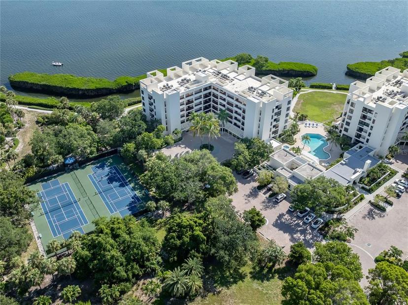 Picture of 2020 Harbourside Drive Unit 424, Longboat Key FL 34228