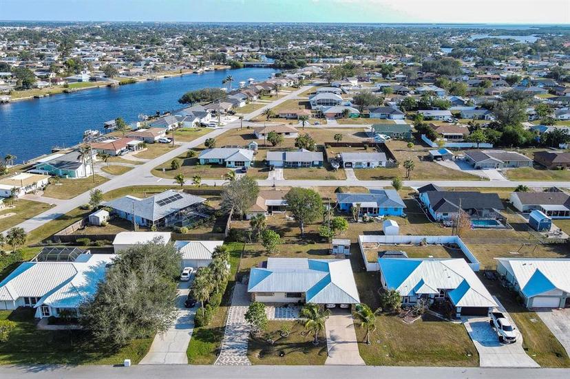 Picture of 817 Linnaen Terrace Nw, Port Charlotte FL 33948
