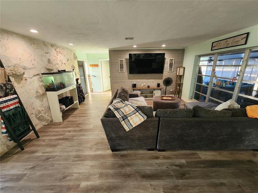 Picture of 258 Beeney Rd Se, Port Charlotte FL 33952