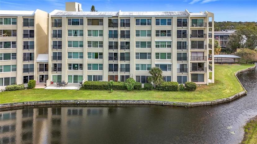 Picture of 225 Country Club Drive Unit 1611, Largo FL 33771