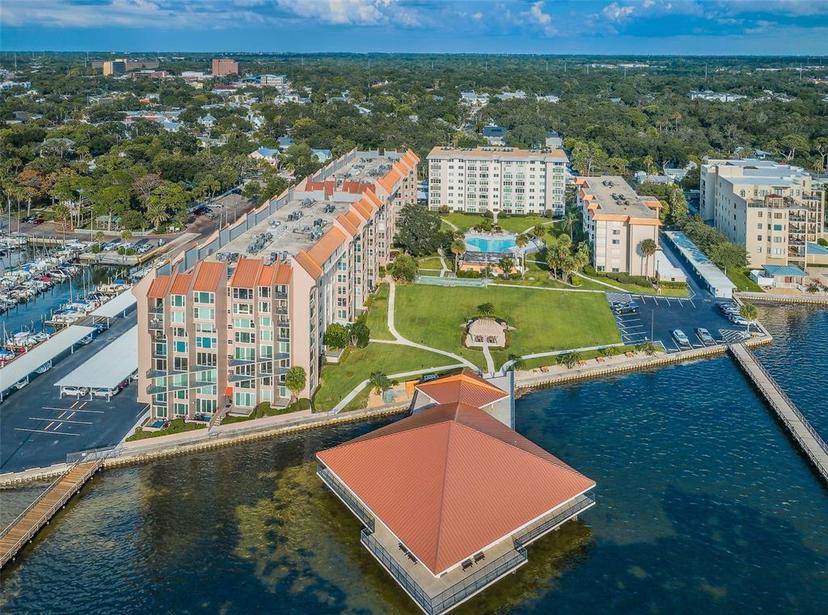 Picture of 632 Edgewater Drive Unit 439, Dunedin FL 34698