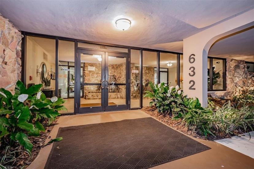 Picture of 632 Edgewater Drive Unit 439, Dunedin FL 34698