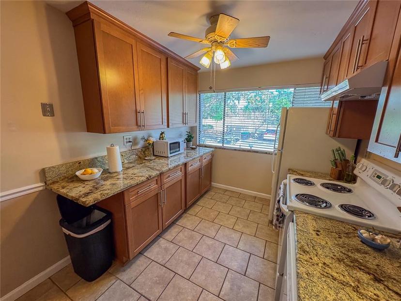 Picture of 2808 SW 14Th Drive Unit 209, Gainesville FL 32608
