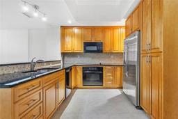 Picture of 331 Cleveland Street Unit 315, Clearwater, FL 33755