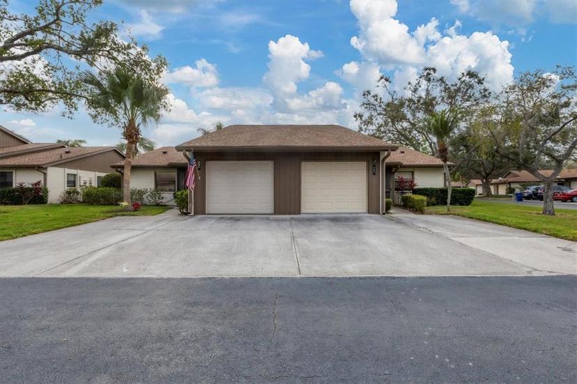 Picture of 365 Oak Hill Way Unit 32, Sarasota FL 34232