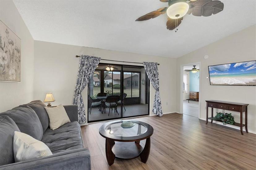 Picture of 365 Oak Hill Way Unit 32, Sarasota FL 34232