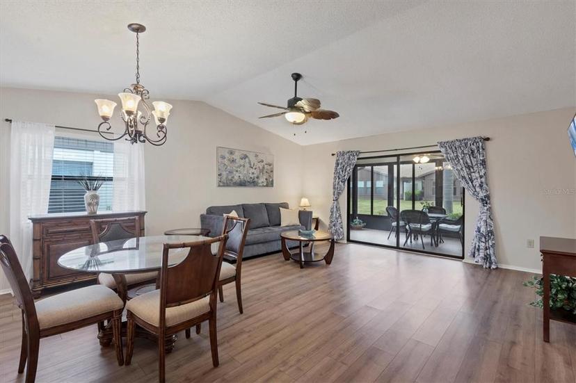 Picture of 365 Oak Hill Way Unit 32, Sarasota FL 34232
