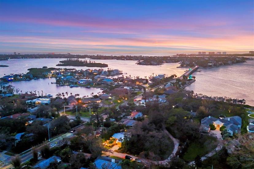 Picture of 3414 Old Oak Drive, Sarasota FL 34239