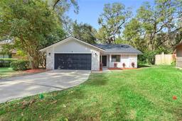 Picture of 2 Rollingwood Trail, Deland, FL 32724
