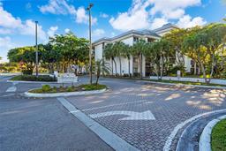 Picture of 711 N Pine Island Road Unit 406, Plantation, FL 33324