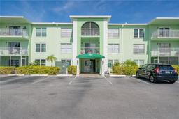 Picture of 464 N Paula Drive Unit 220, Dunedin, FL 34698