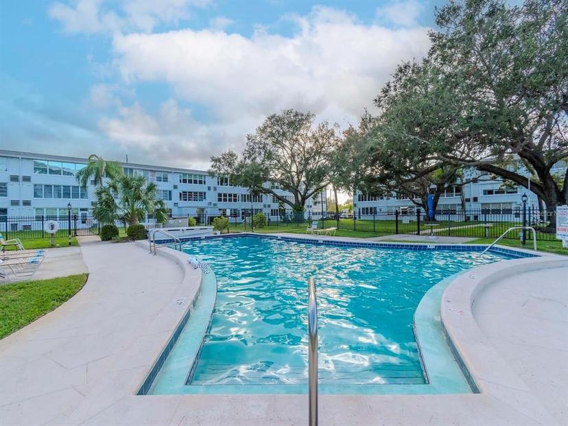 Picture of 1000 79Th Avenue N Unit 102, St Petersburg FL 33702