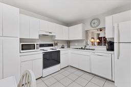 Picture of 542 Lakeside Drive Unit 542, Bradenton, FL 34210