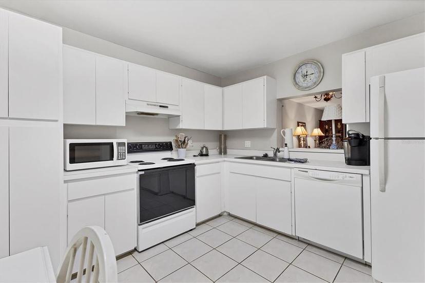 Picture of 542 Lakeside Drive Unit 542, Bradenton FL 34210