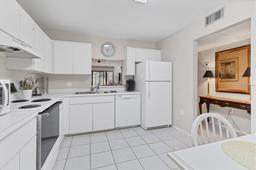 Picture of 542 Lakeside Drive Unit 542, Bradenton, FL 34210