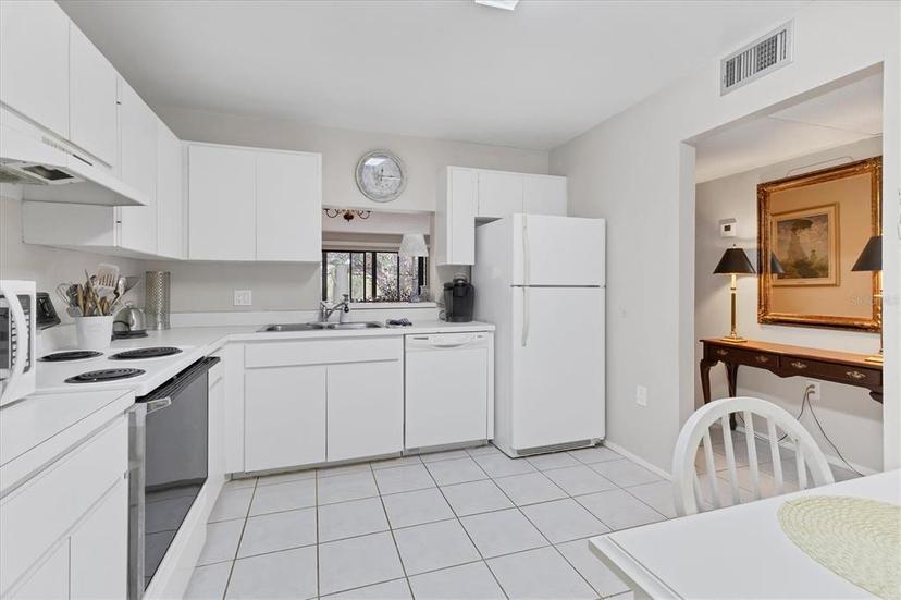 Picture of 542 Lakeside Drive Unit 542, Bradenton FL 34210