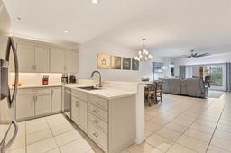 Picture of 1188 N Tamiami Trail Unit 203, Sarasota, FL 34236