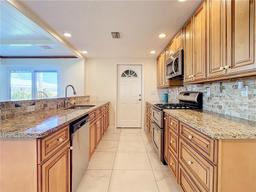 Picture of 18 Oakwood Drive N Unit 18, Englewood, FL 34223