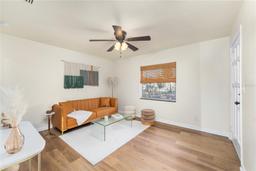 Picture of 431 SE 6Th Terrace, Gainesville, FL 32601