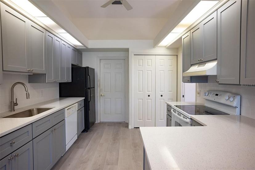 Picture of 8282 Parkside Dr, Englewood FL 34224