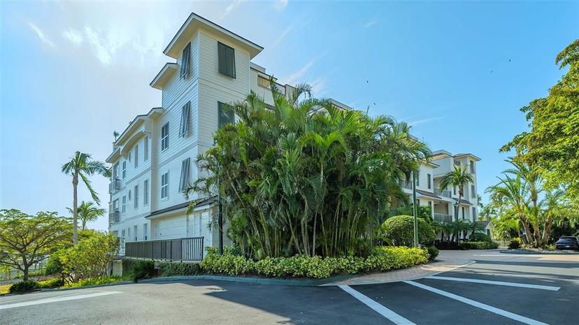 Picture of 888 S Orange Avenue Unit 3D, Sarasota FL 34236