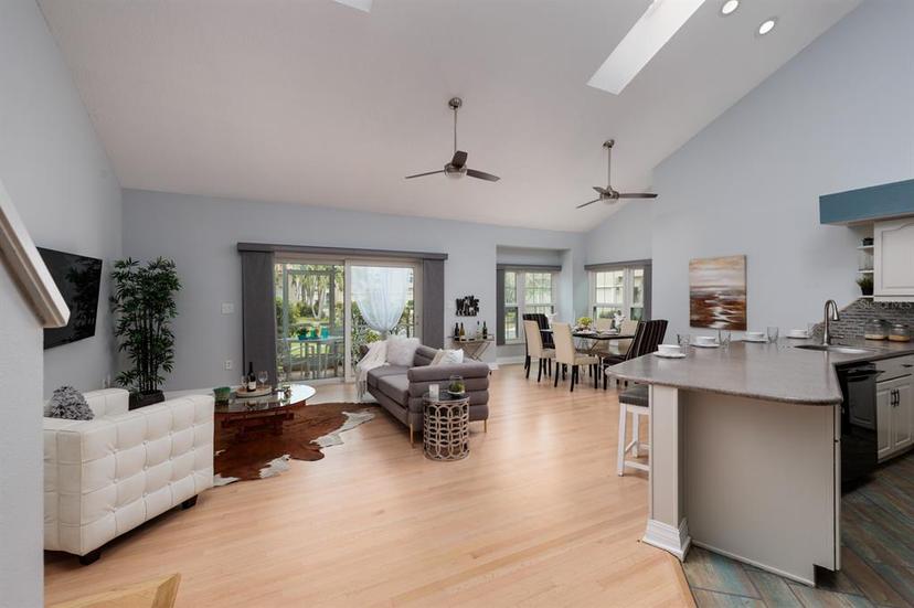 Picture of 661 Segovia Court Ne, St Petersburg FL 33703
