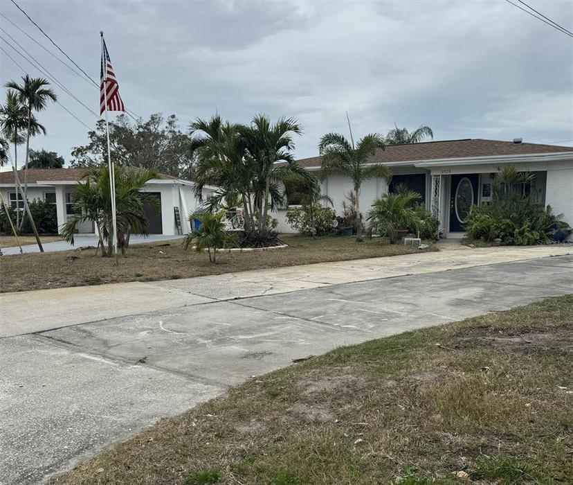 Picture of 9524 Treasure Lane Ne, St Petersburg FL 33702