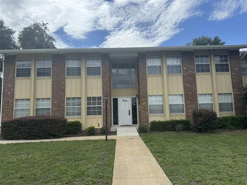 Picture of 701 Perkins Street Unit 100, Leesburg FL 34748