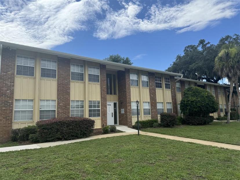 Picture of 701 Perkins Street Unit 100, Leesburg FL 34748