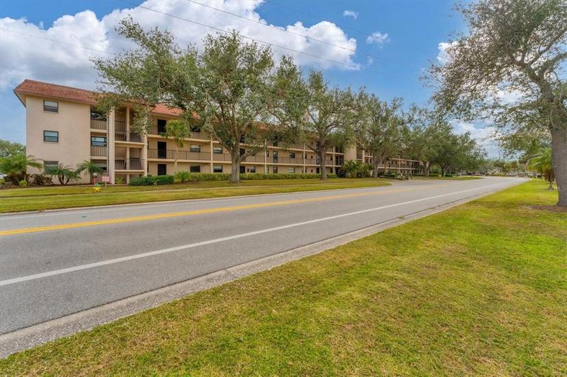 Picture of 104 Capri Isles Boulevard Unit 112, Venice FL 34292
