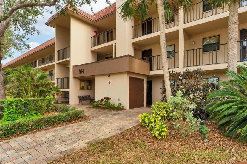 Picture of 104 Capri Isles Boulevard Unit 112, Venice FL 34292