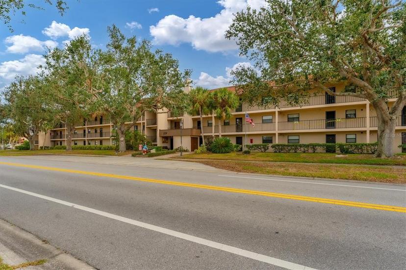 Picture of 104 Capri Isles Boulevard Unit 112, Venice FL 34292