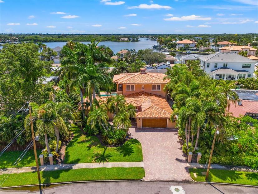 Picture of 1124 Seville Lane Ne, St Petersburg FL 33704