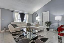 Picture of 10114 Chimney Hill Court, Tampa, FL 33615