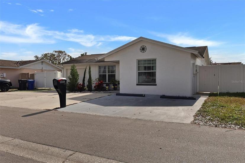 Picture of 10114 Chimney Hill Court, Tampa FL 33615