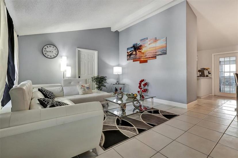 Picture of 10114 Chimney Hill Court, Tampa FL 33615