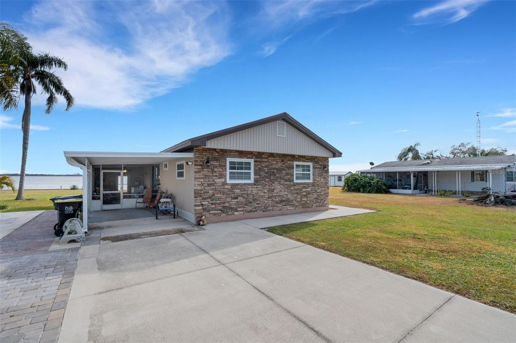 Picture of 3330 Lakeview Drive, Haines City, FL 33844