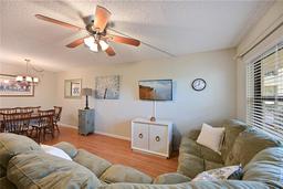 Picture of 425 30Th Avenue W Unit C102, Bradenton, FL 34205