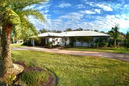 Picture of 225 Temple Circle, Eustis, FL 32726
