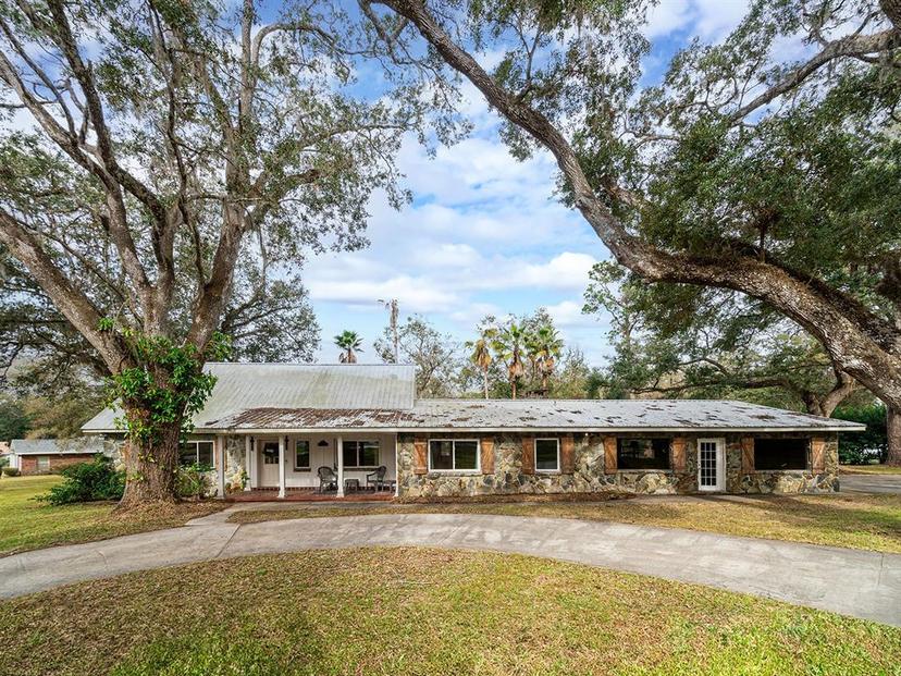 Picture of 1080 Buena Vista Avenue, Brooksville FL 34601