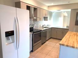 Picture of 5429 Vineland Road Unit S, Orlando, FL 32811