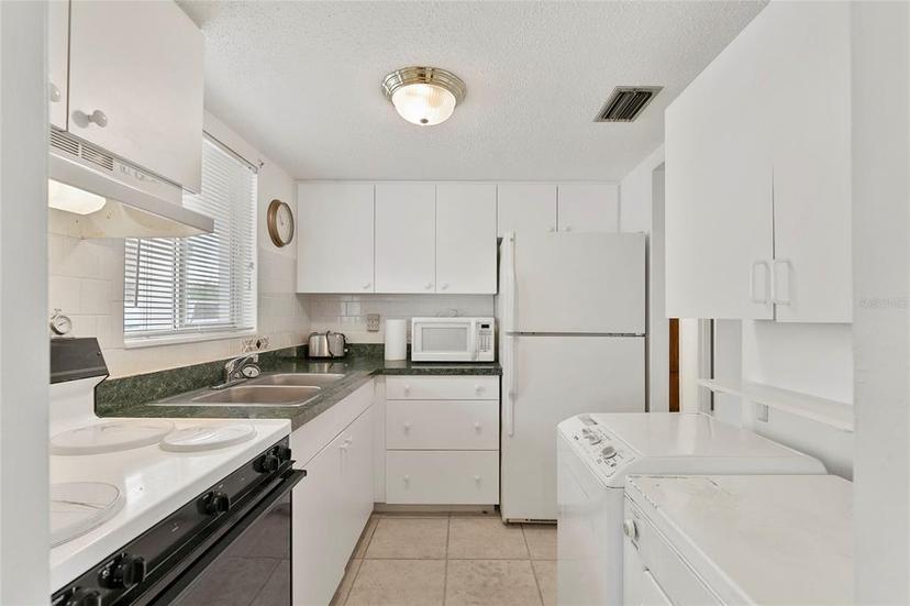 Picture of 5889 Canal Drive Unit I4, Bradenton FL 34207