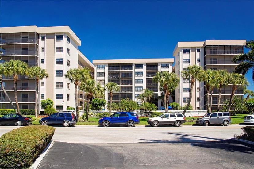 Picture of 1001 Benjamin Franklin Drive Unit 110, Sarasota FL 34236