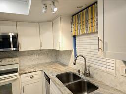 Picture of 3756 Lake Bayshore Unit 509, Bradenton, FL 34205