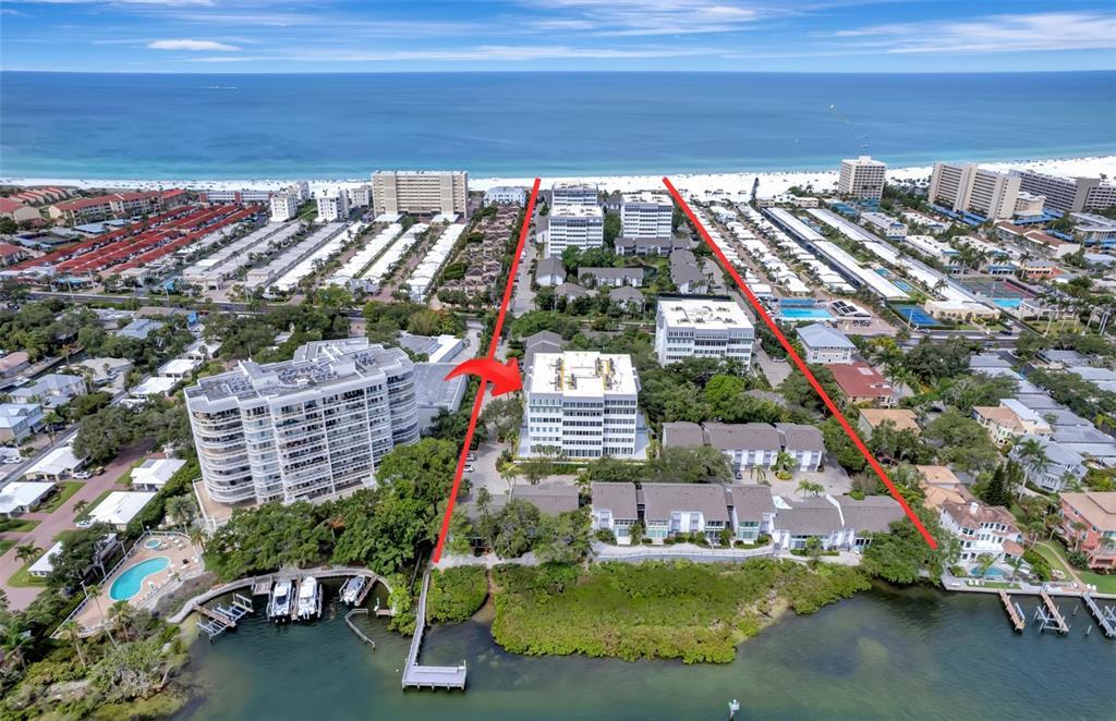 Picture of 1255 E Peppertree Drive Unit 402, Sarasota, FL 34242