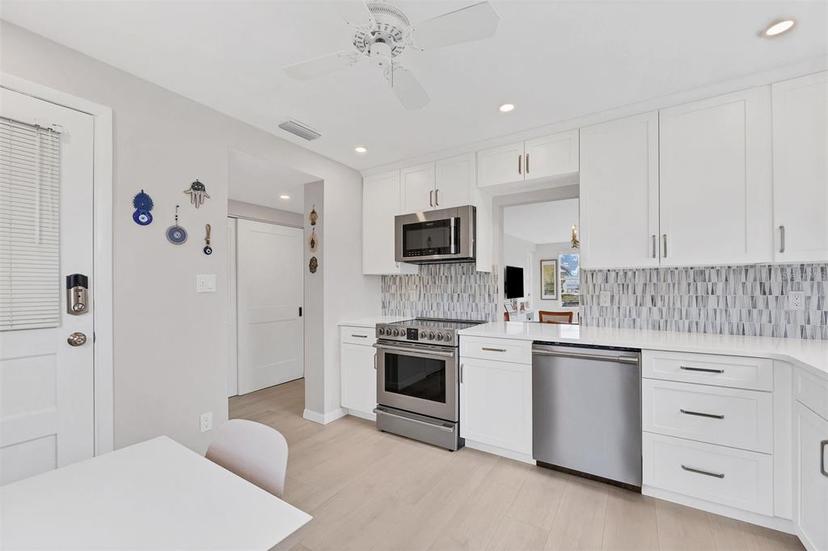 Picture of 4350 Chatham Drive Unit 208, Longboat Key FL 34228